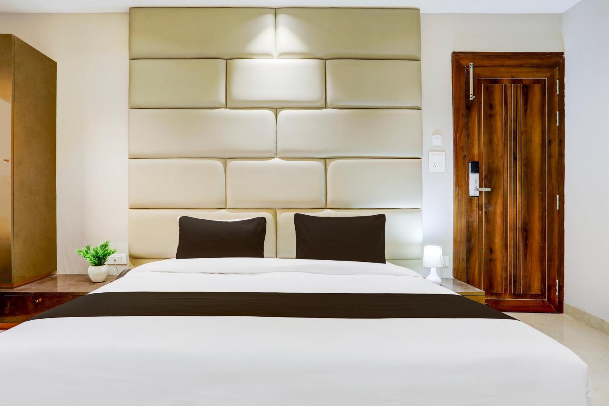 Hotel Super Collection O Belgacihia Near Kolkata Railway Station Gwalior Exterior foto